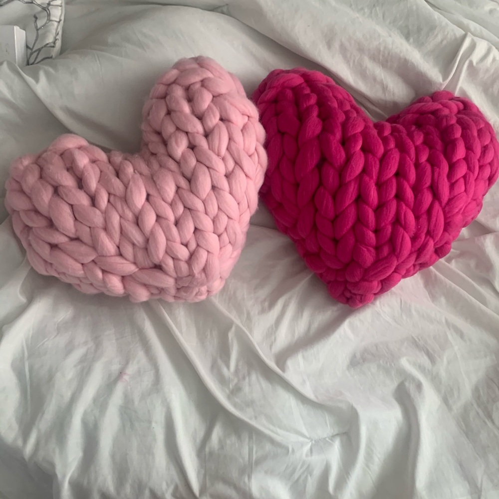Heart shaped pillows - Picture 4 of 8